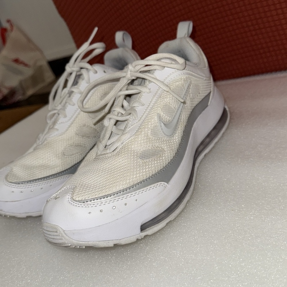 Nike Air Max Women’s Sneakers White Gray Size 9 - Picture 2 of 7